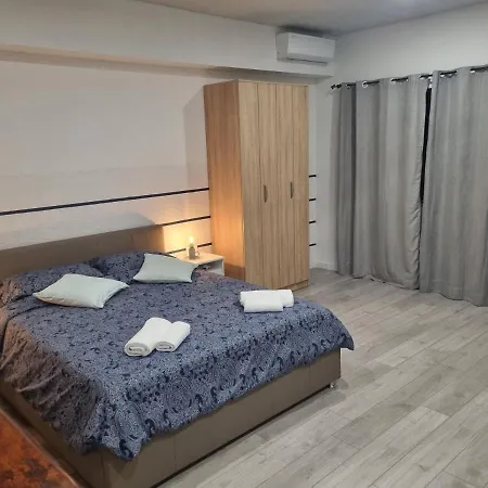狂野旅馆 3* 罗维尼